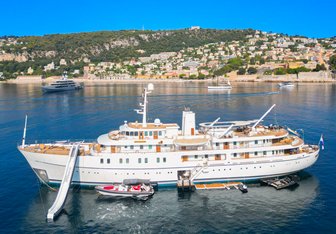 Sherakhan Yacht Charter in Mykonos